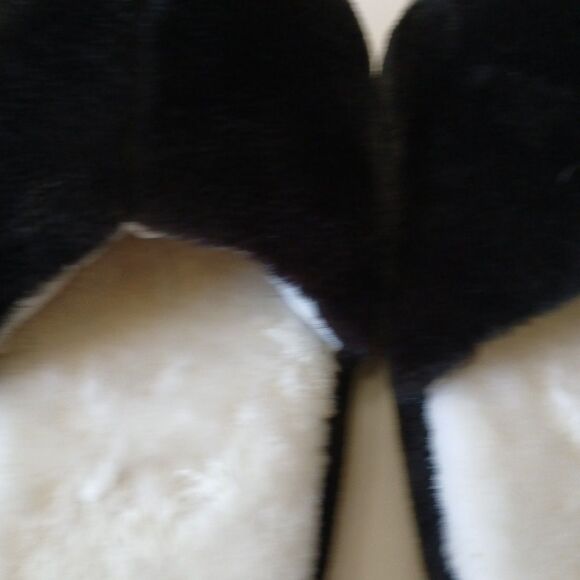 Areopostale Fuzzy Penguin Slippers Medium 7-8/Black, White,Orange/Slip-on CUTE - Picture 6 of 16